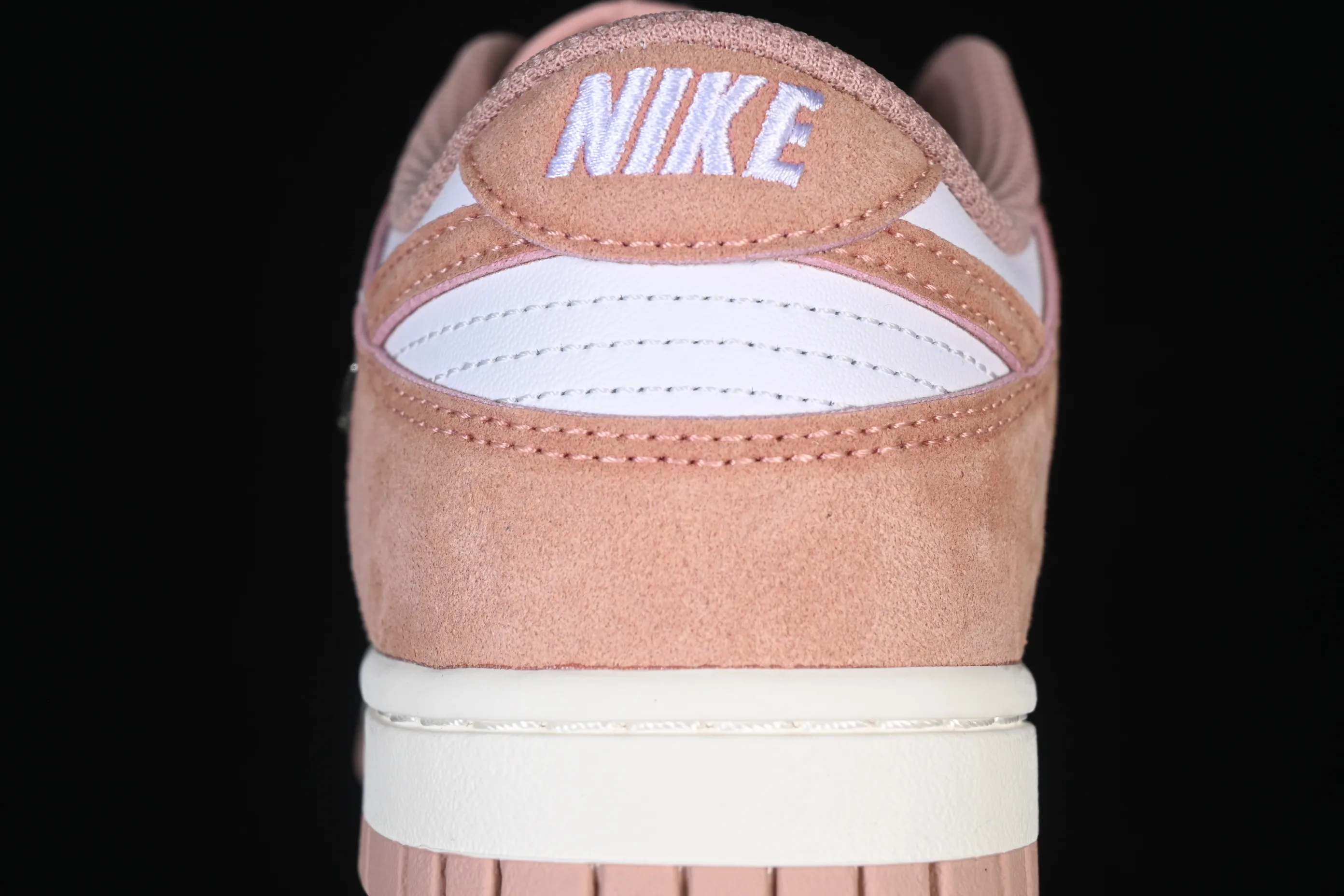 All categories Nk SB Dunk series Nk SB Dunk Low low-top sneakers X version Nike SB Dunk Low Year of the Horse pink and white low-top casual sneakers IB4417-102